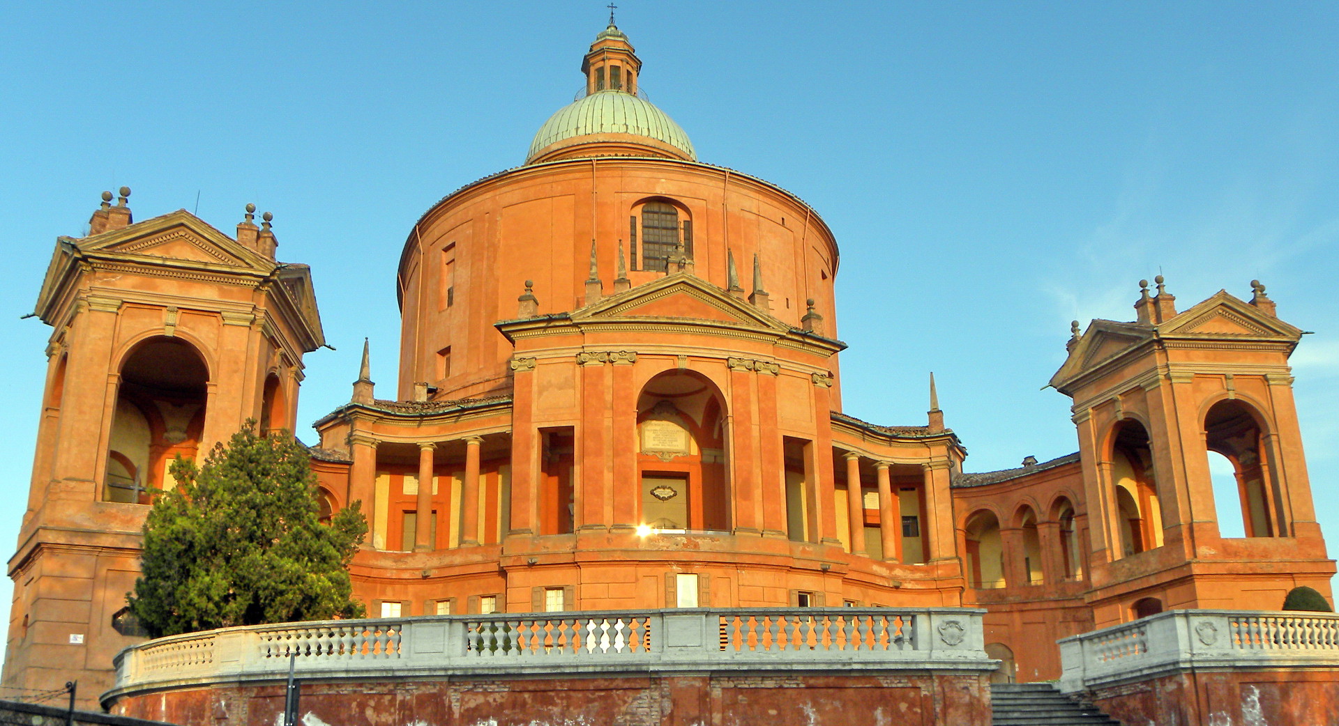 Bologna travel guide