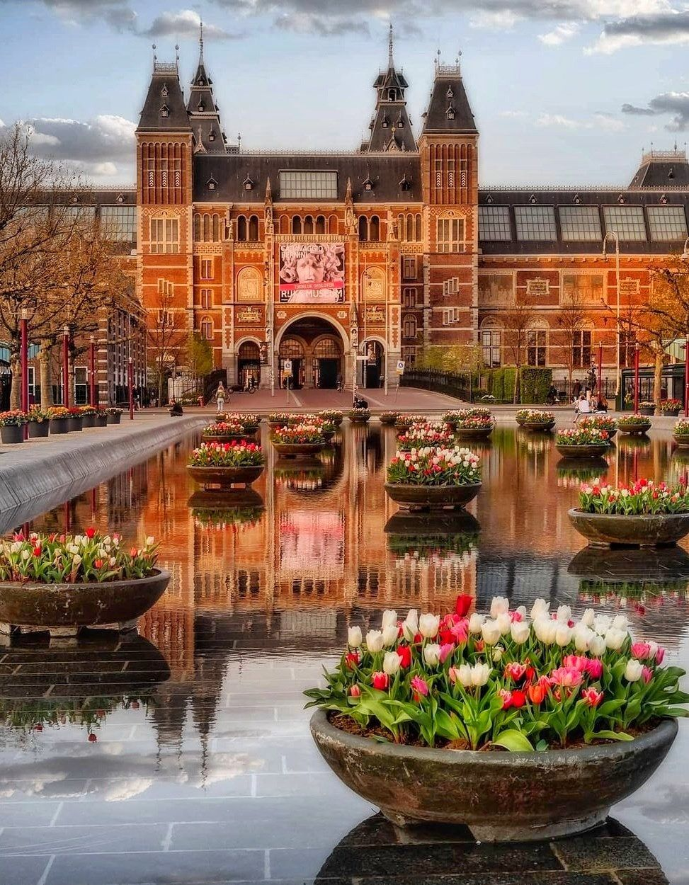 The Rijksmuseum on the Museumplein in Amsterdam, home to Rembrandt\'s Night Watch and one of the world\'s great art collections