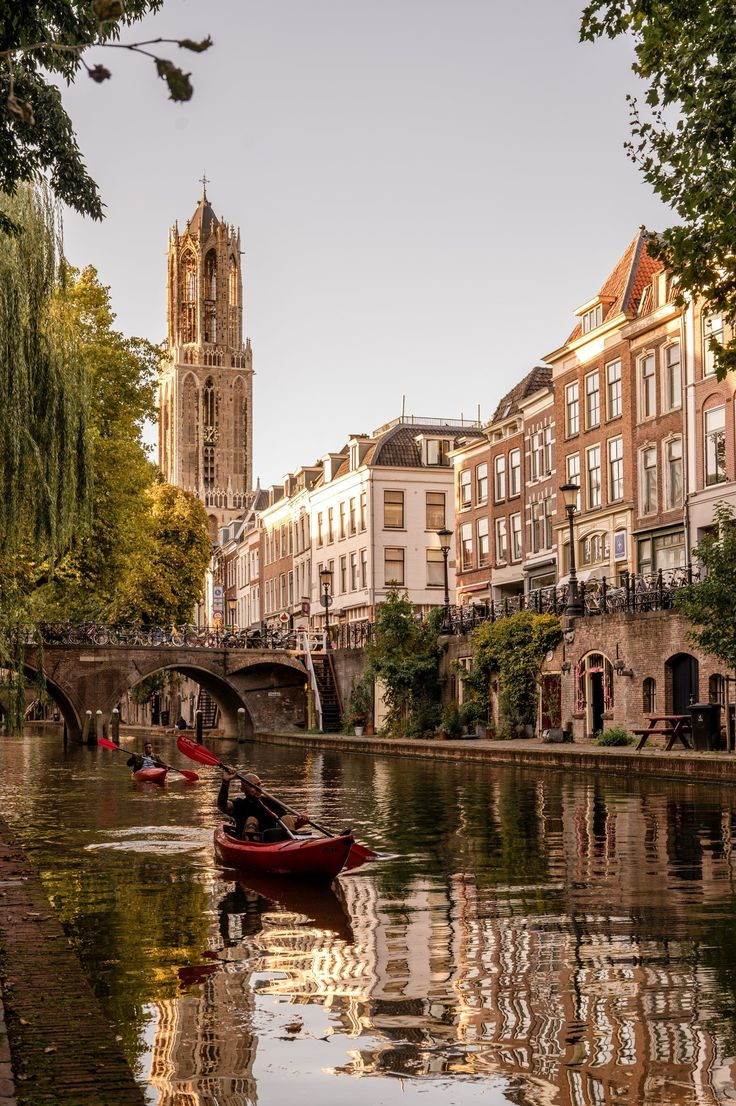 The Jordaan neighbourhood in Amsterdam: narrow streets, small canals and seventeenth-century houses in the city\'s most beloved quarter