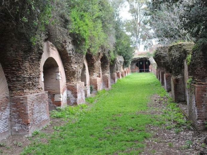 The columbaria of the Necropoli of Porto at Fiumicino: communal burial niches for the freedmen and workers of the imperial port