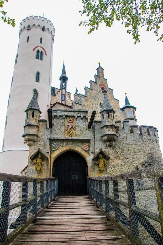 The modern city centre of Stuttgart, capital of Baden-Württemberg, with the Schlossplatz and the Neues Schloss in the evening light