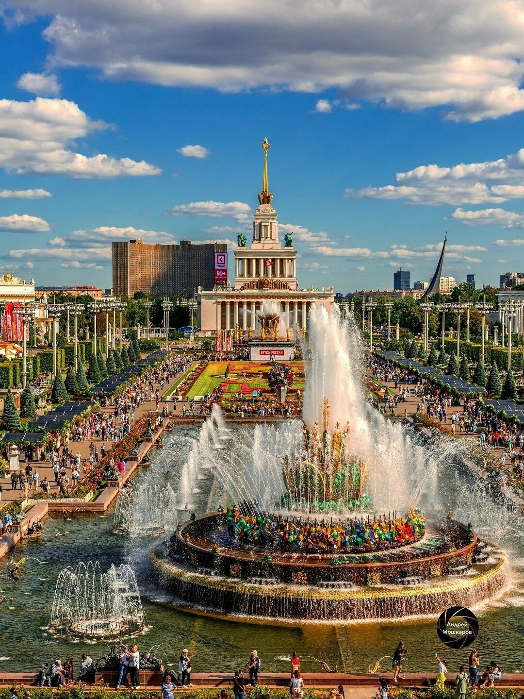 The beautifully redesigned Gorky Park along the north bank of the Moscow River, with its wide promenades, outdoor cafes and the modern cultural spaces that have made it Moscow's most fashionable outdoor destination