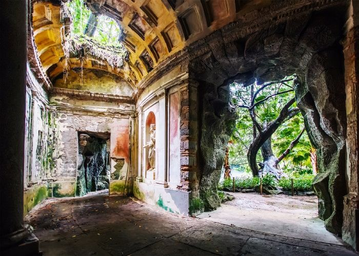 The extraordinary baroque architecture of Naples, the city that Cosimo Fanzago and his contemporaries transformed in the seventeenth century into one of the great artistic capitals of the Mediterranean
