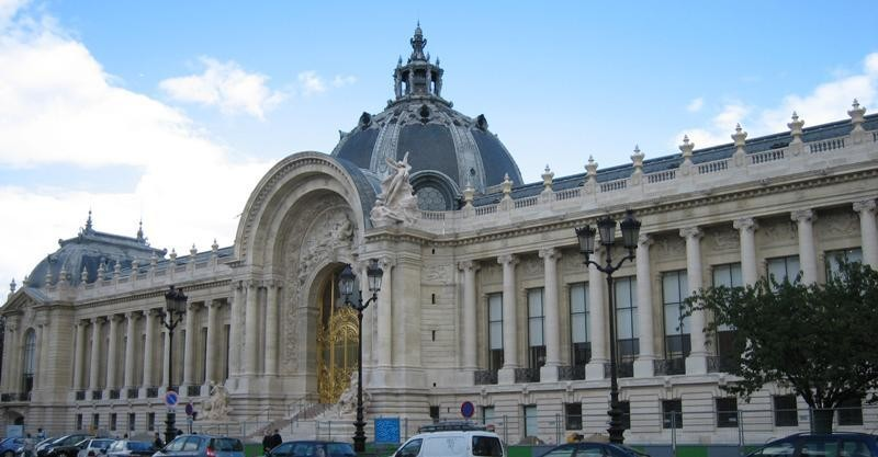The magnificent Beaux-Arts facade of the Petit Palais in Paris, built for the 1900 World\'s Fair.