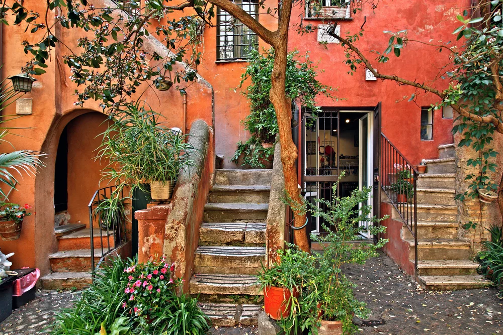 The medieval courtyard of the Arco degli Acetari in Rome, a hidden pocket of silence near Campo de' Fiori