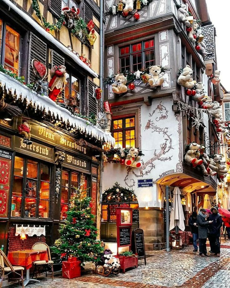 The Strasbourg Christmas market below the Gothic cathedral: the oldest Christmas market in Europe, dating to 1570