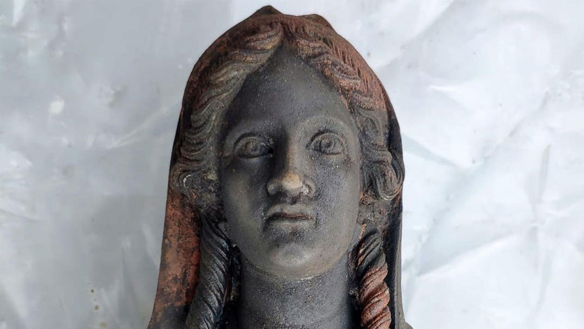 Etruscan archaeological artefacts from Tuscany: bronzes, urns and funerary objects from the ancient Etruscan civilisation