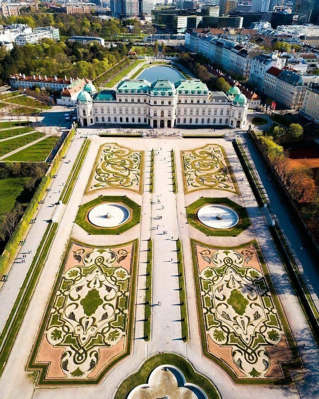 The Upper Belvedere palace in Vienna with its baroque formal gardens, now housing the Österreichische Galerie Belvedere and Klimt's The Kiss